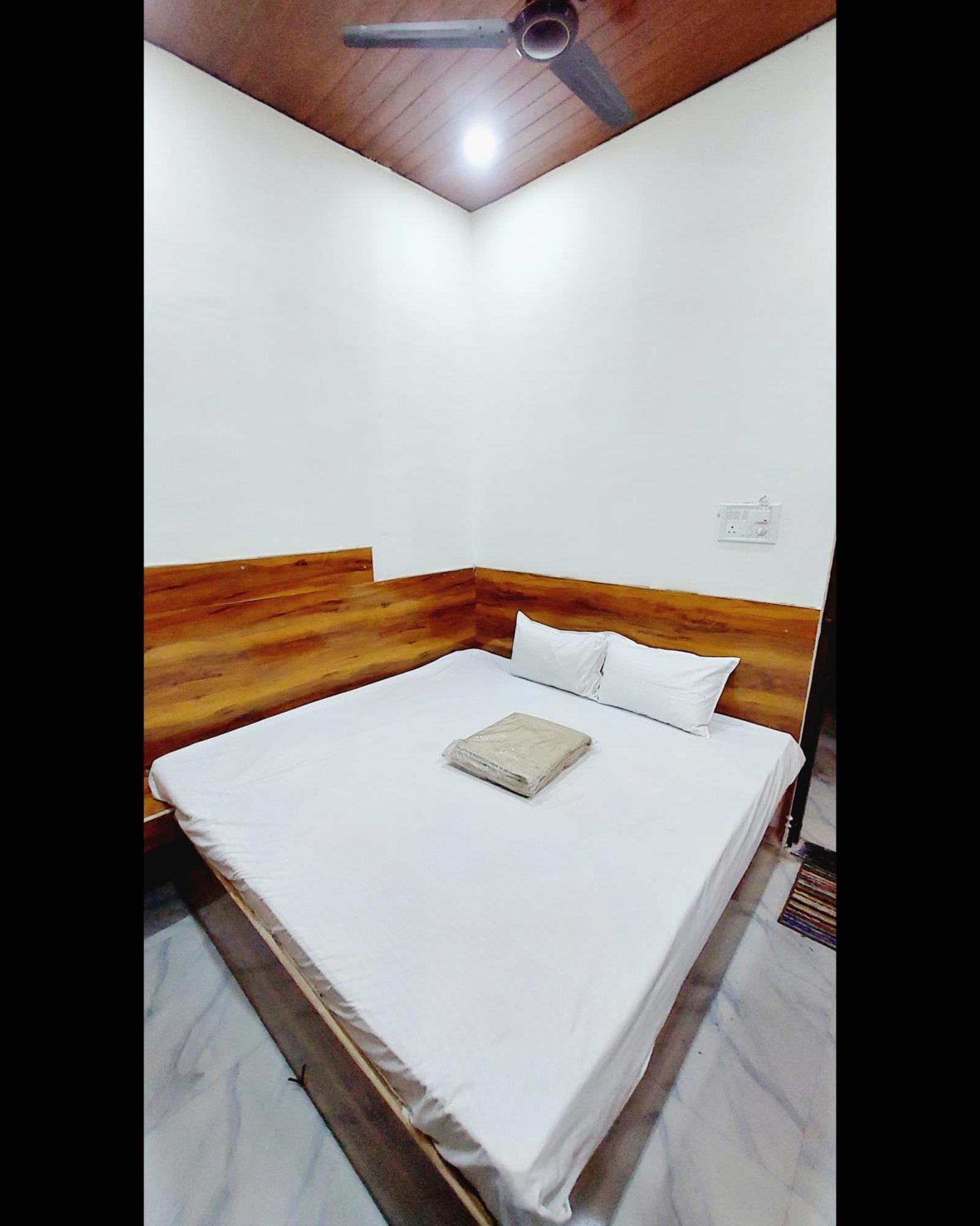 Hotel Om Palace Ujjain Eksteriør billede