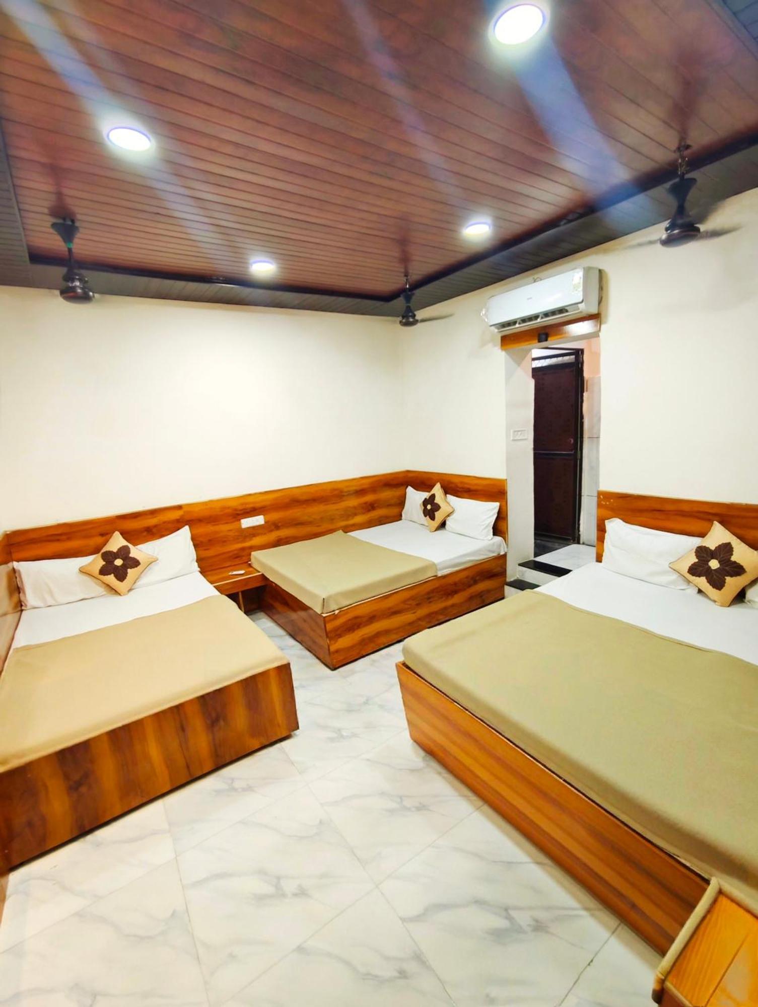 Hotel Om Palace Ujjain Eksteriør billede