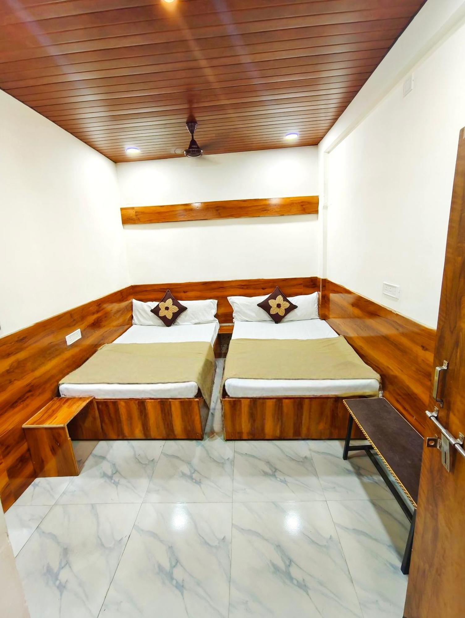 Hotel Om Palace Ujjain Eksteriør billede