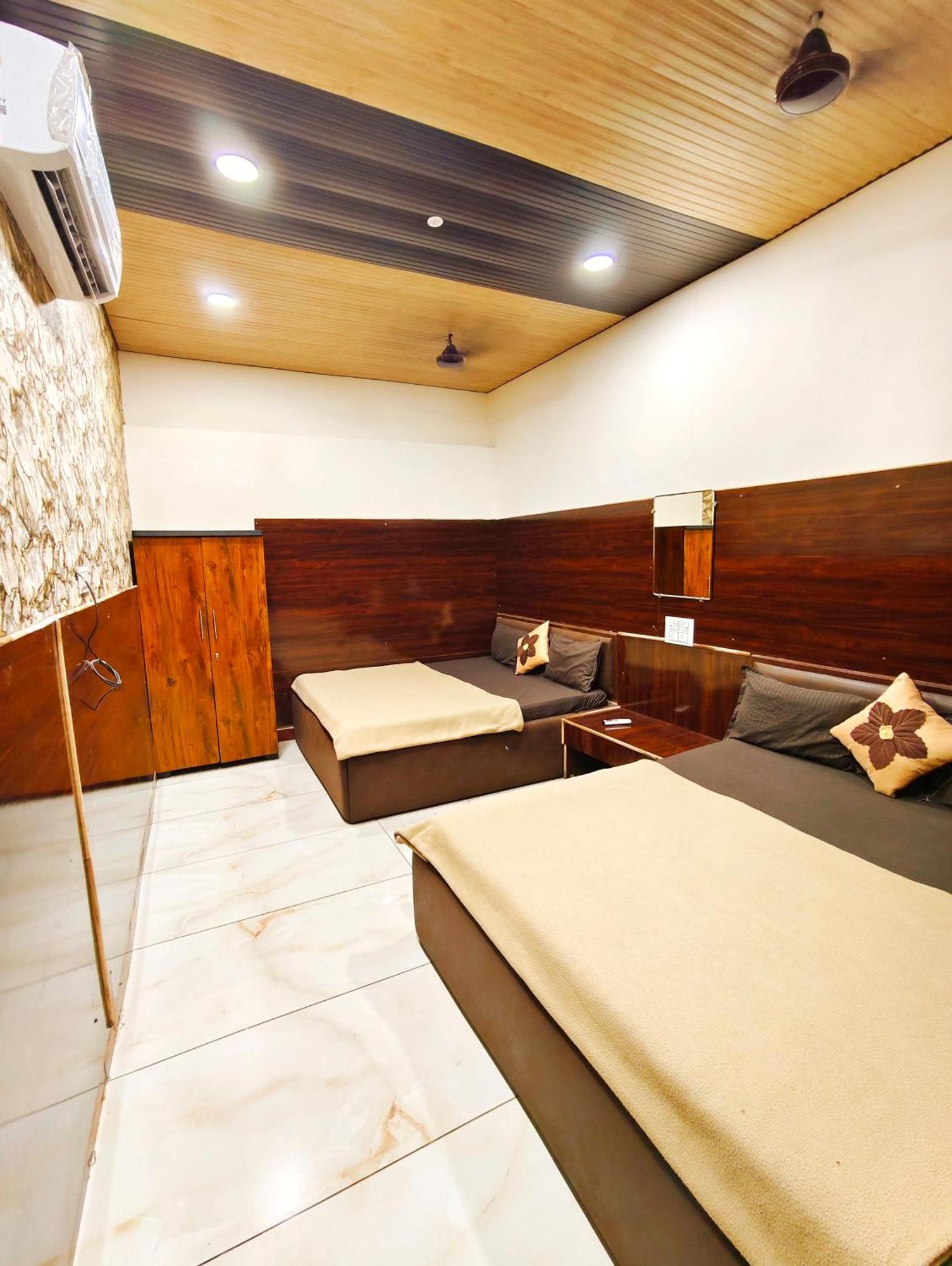 Hotel Om Palace Ujjain Eksteriør billede